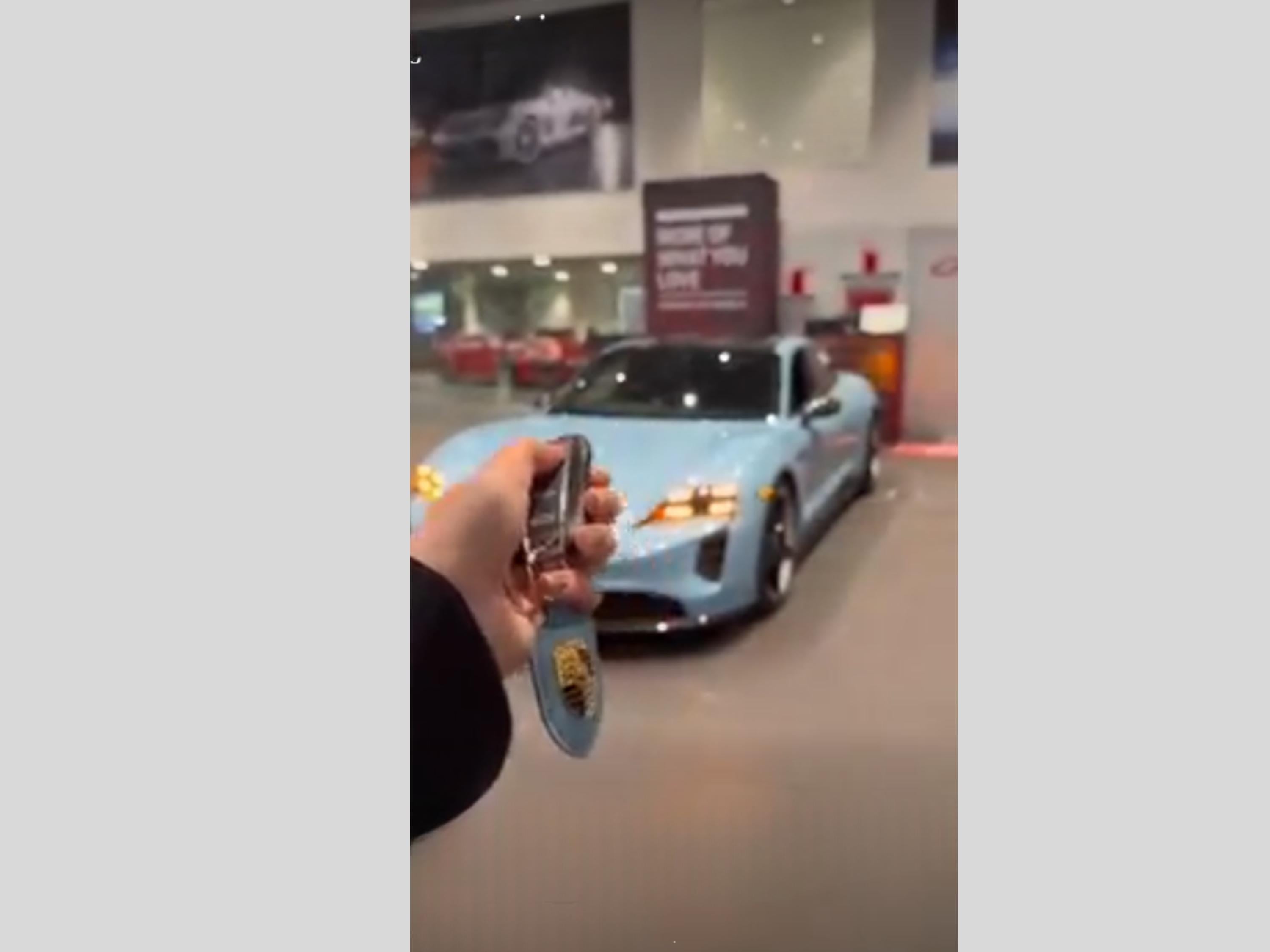 Porsche Crest Keyring Shade Green Leather | Metal Crest Keychain | Premium Gift