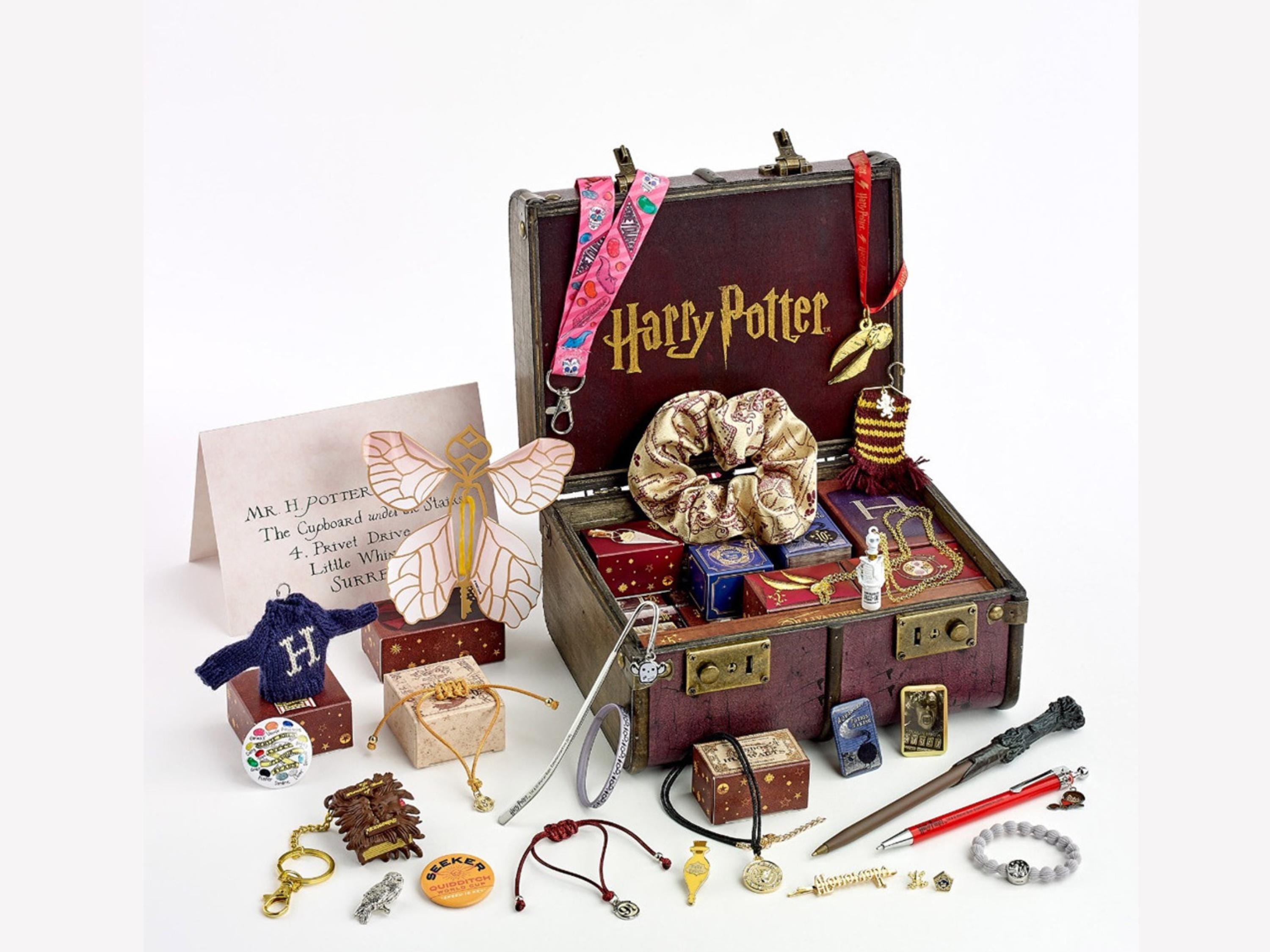 Harry Potter Advent Calendar: Collectibles in Vintage Trunk