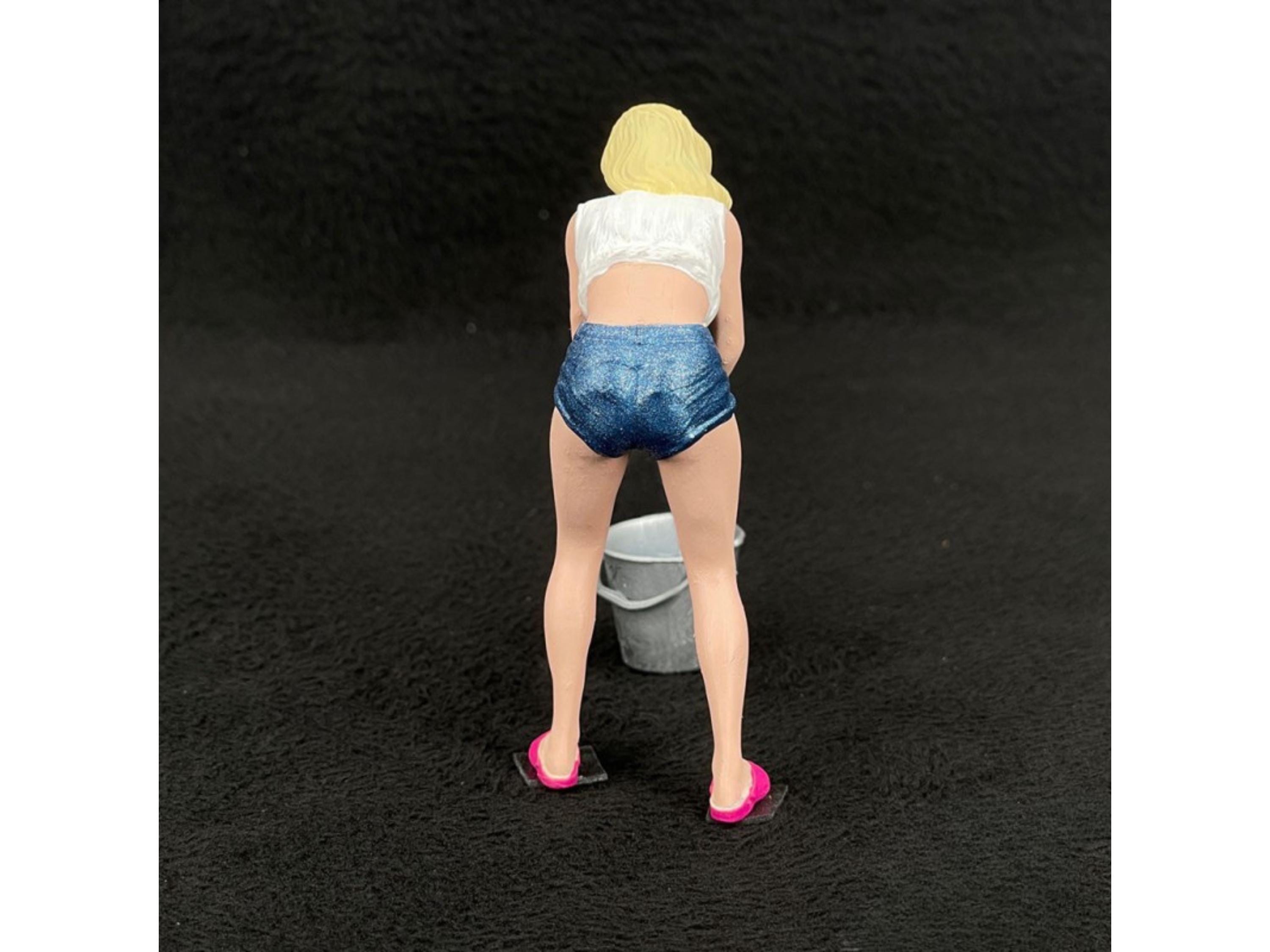 Hand-Painted Resin Car Wash Girl Figurine: 1/18 Scale Diorama