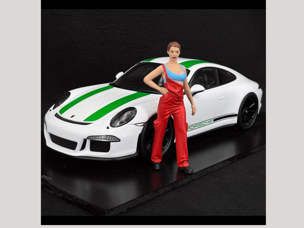 Hand-Painted Resin Mechanic Girl Figurine: 1/18 Scale Diorama