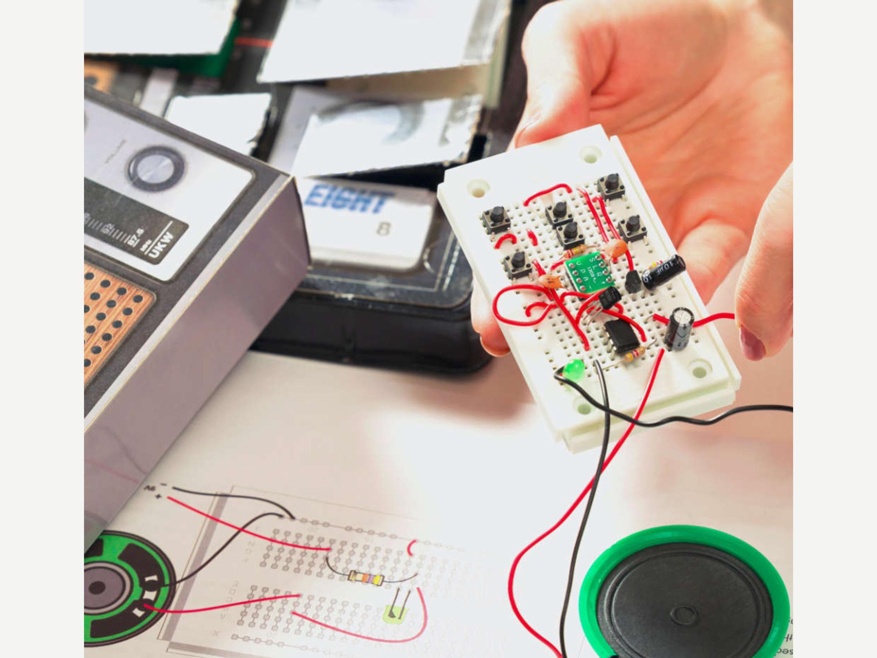 Retro Radio Advent Calendar, Build-Your-Own FM Radio