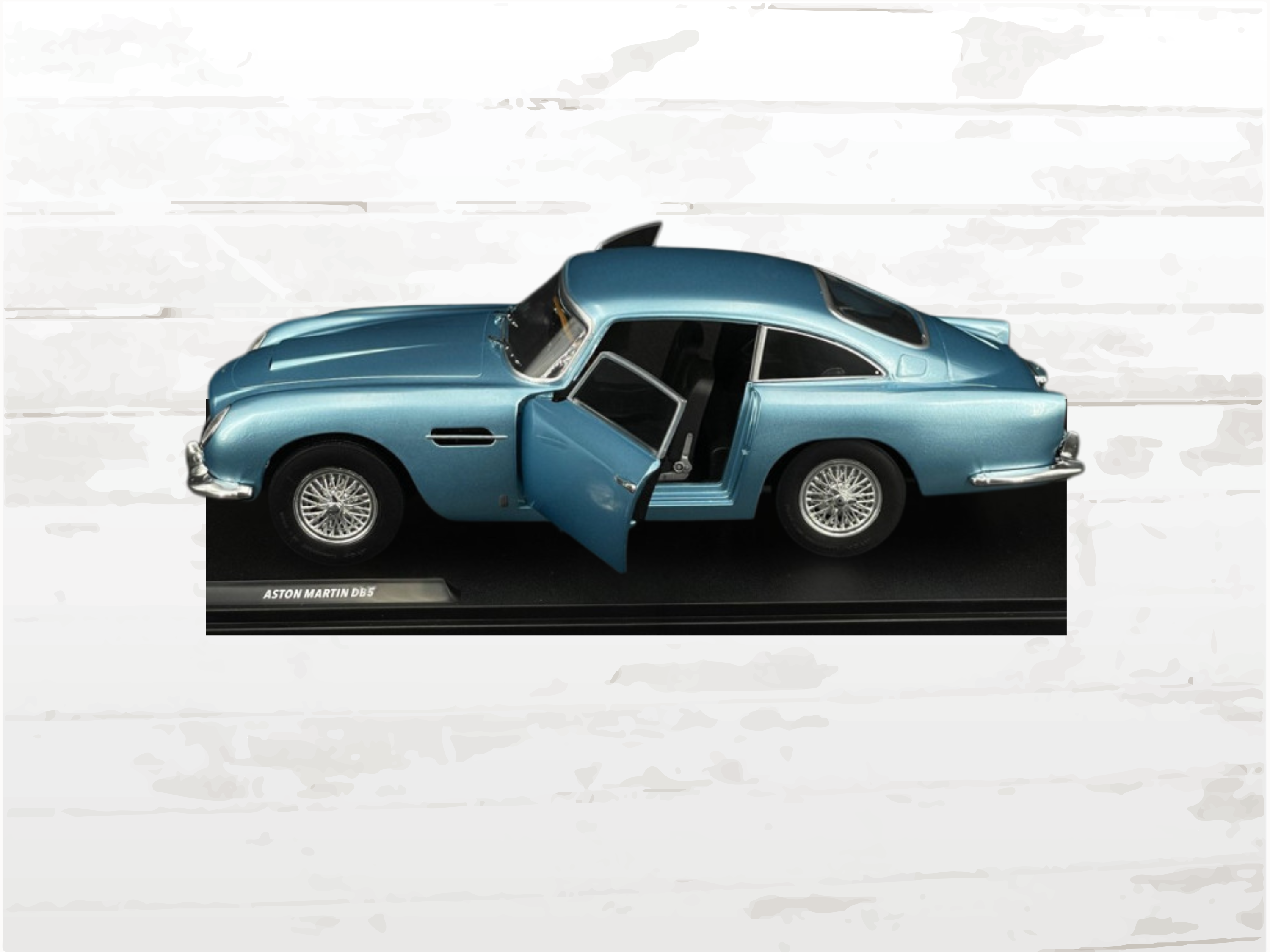 Aston Martin DB5 1964 Metallic Blue 1:18 Model | Solido Diecast