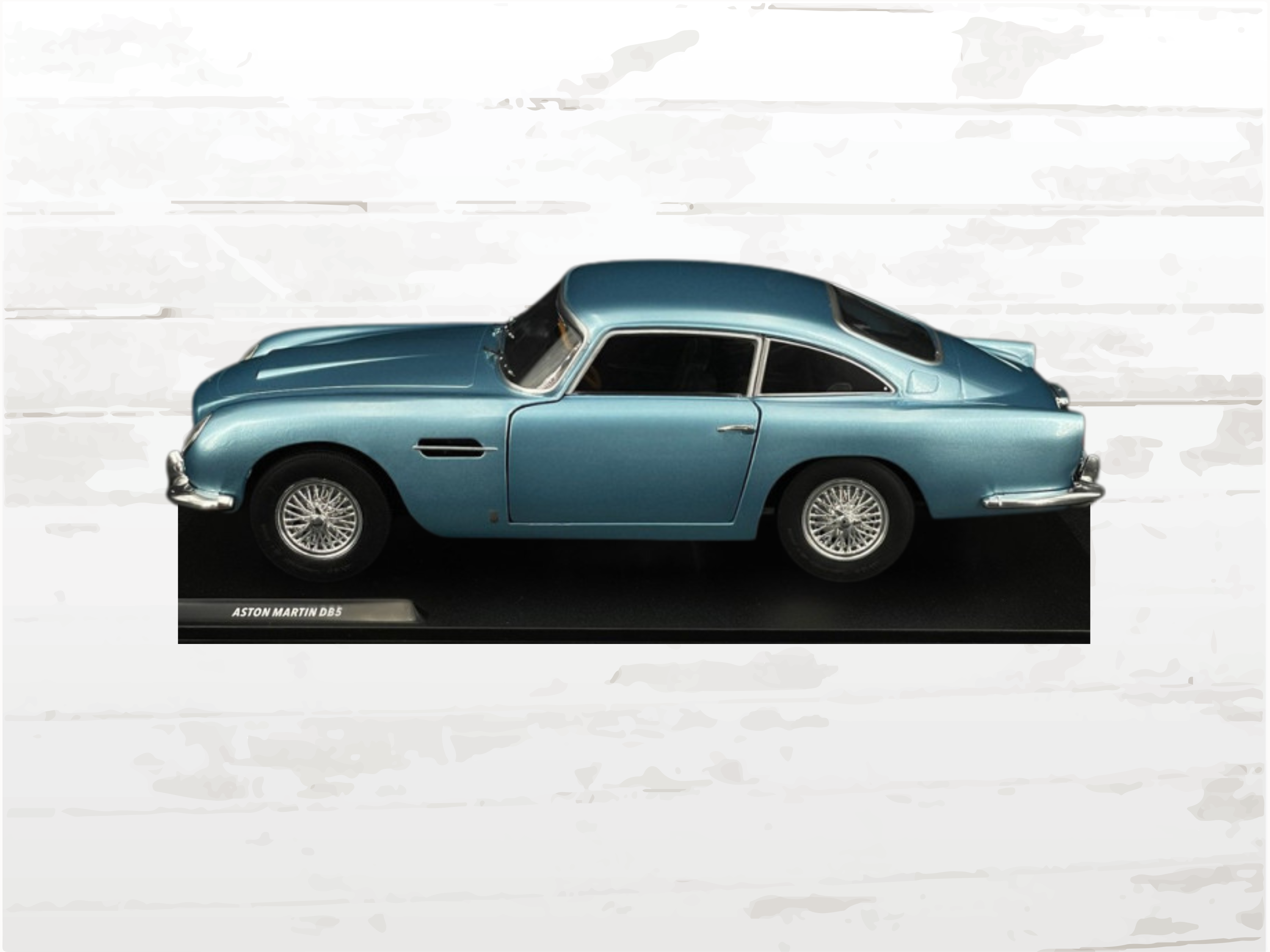 Aston Martin DB5 1964 Metallic Blue 1:18 Model | Solido Diecast