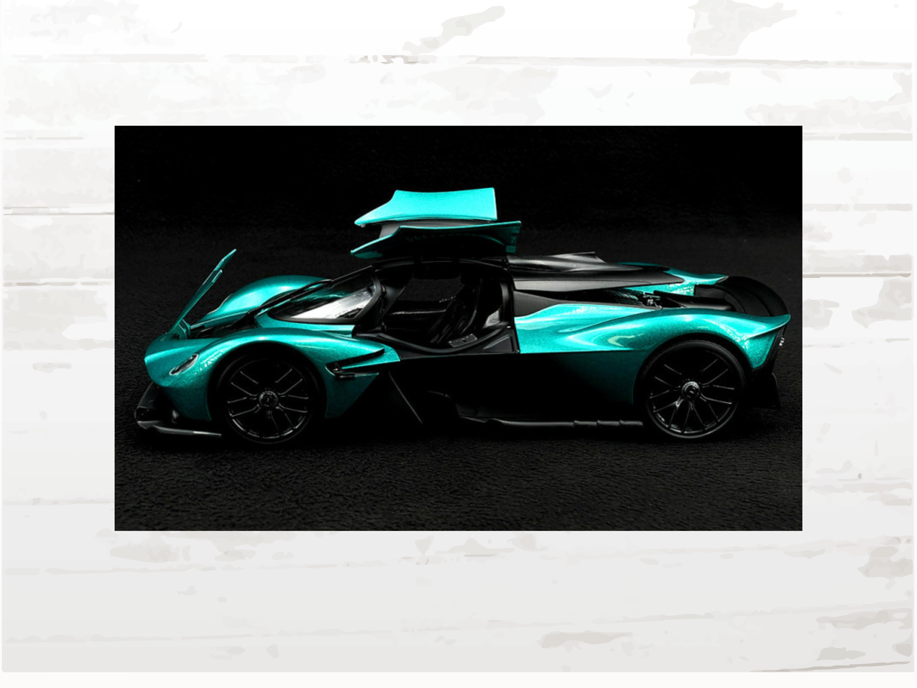 Aston Martin Valkyrie 1:18 Scale Model, Racing Green 2022, Hypercar Display Gift