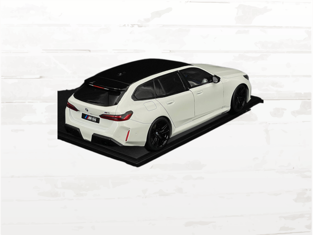 BMW M5 Touring G99 Alpine White 2025 | 1:18 Scale Diecast Model