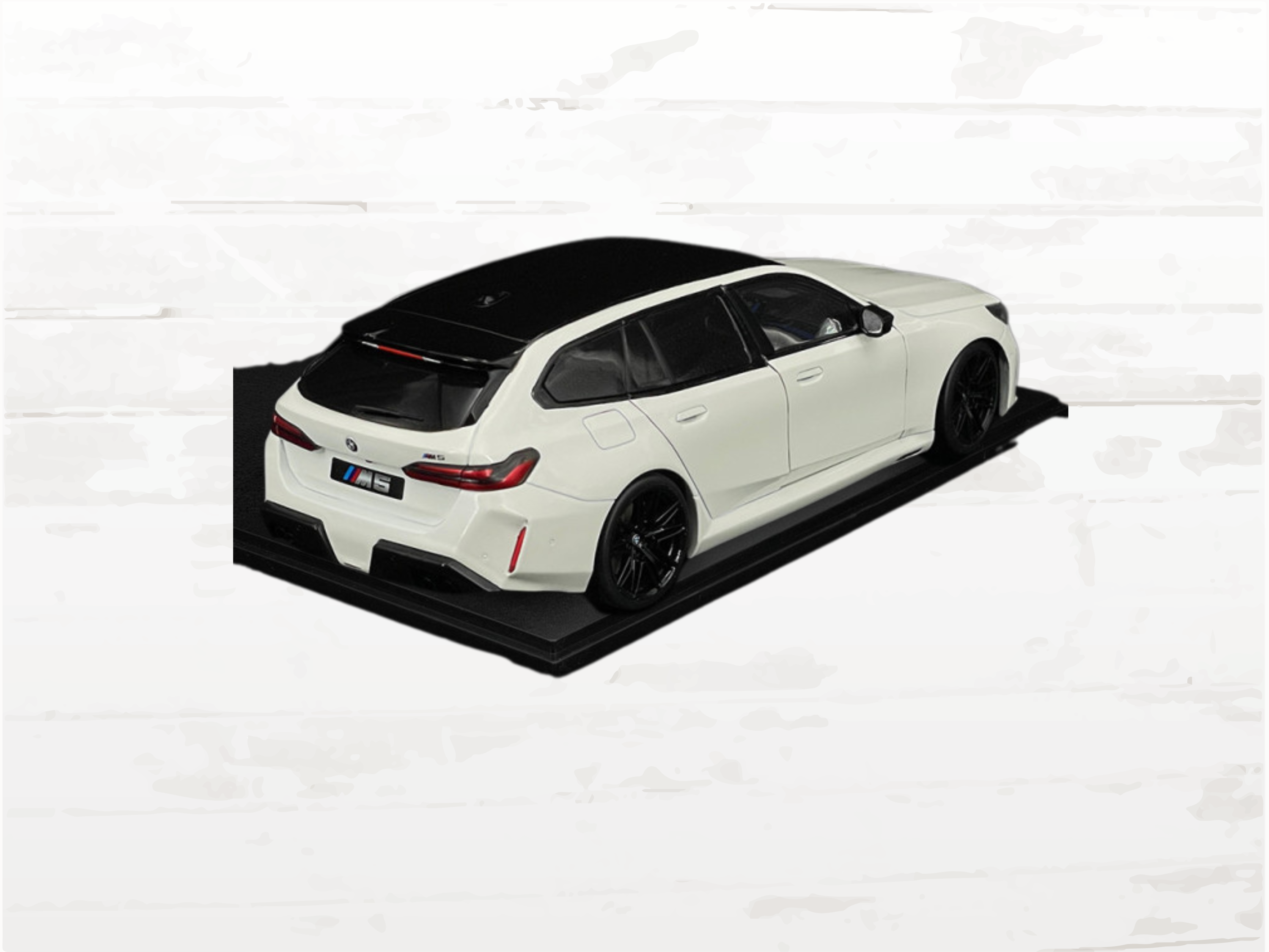 BMW M5 Touring G99 Alpine White 2025 | 1:18 Scale Diecast Model