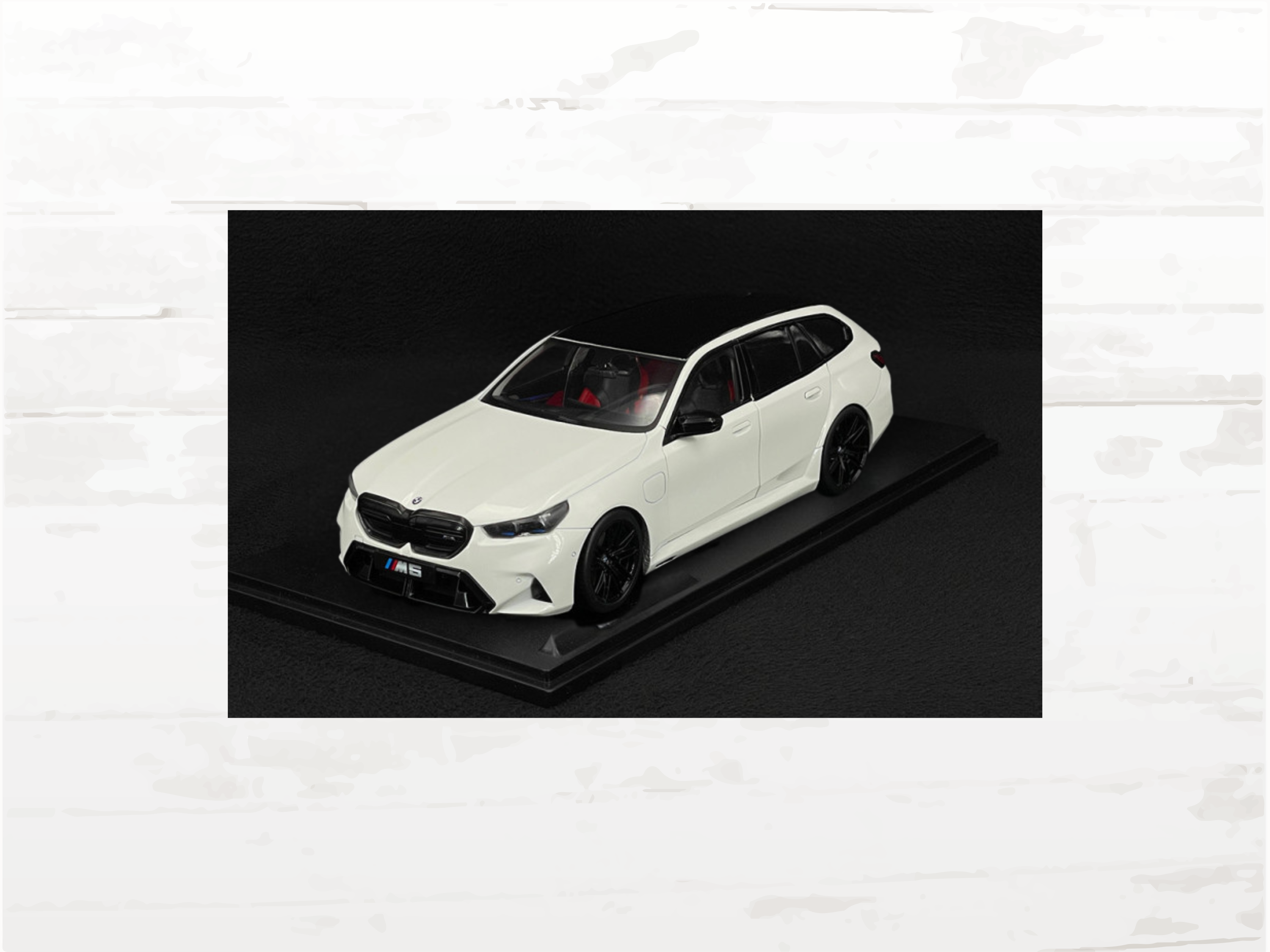 BMW M5 Touring G99 Alpine White 2025 | 1:18 Scale Diecast Model