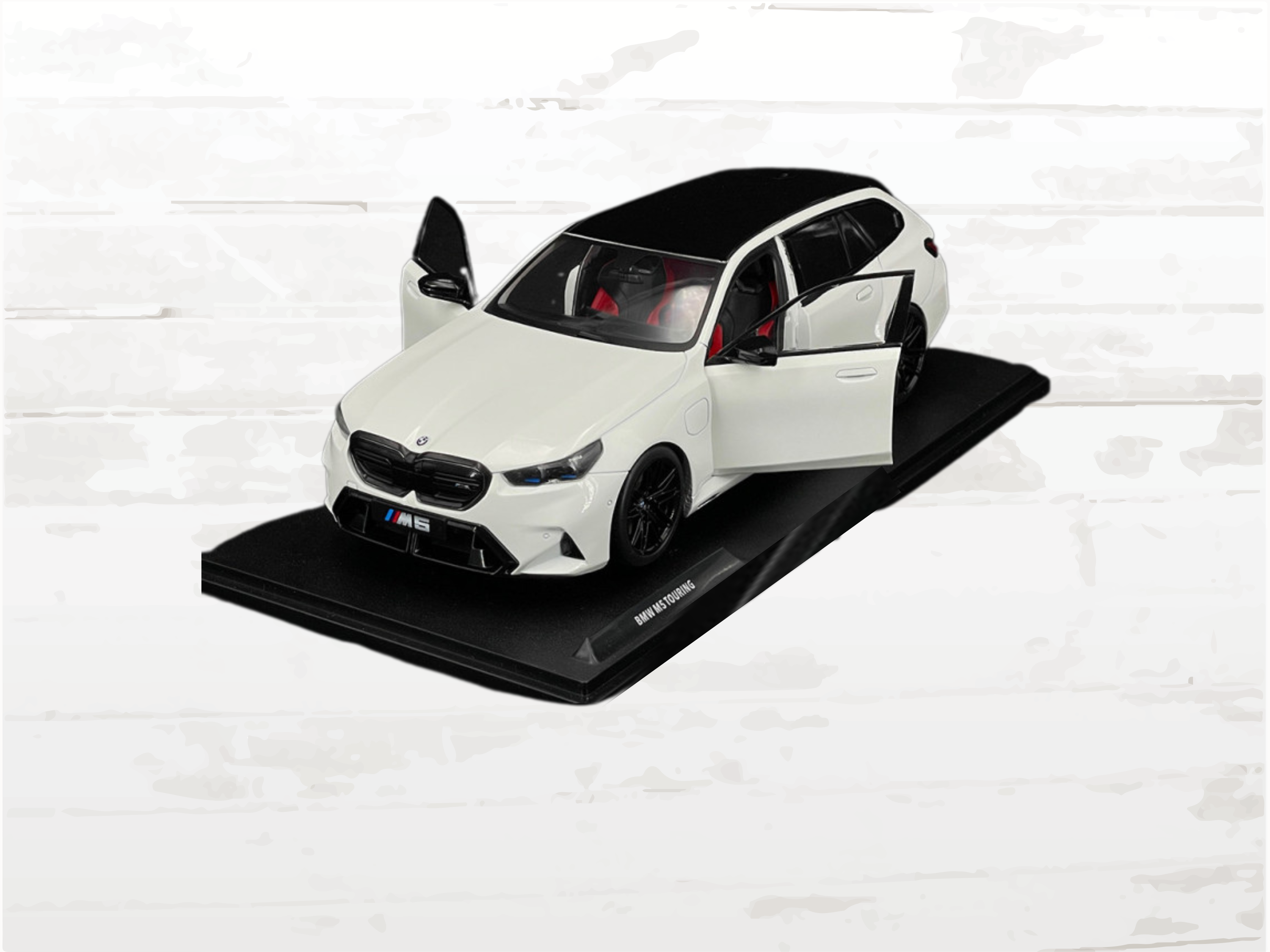 BMW M5 Touring G99 Alpine White 2025 | 1:18 Scale Diecast Model