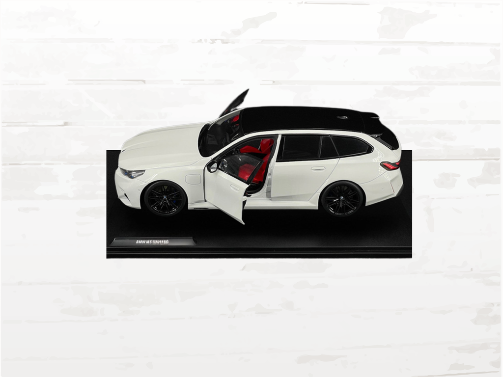 BMW M5 Touring G99 Alpine White 2025 | 1:18 Scale Diecast Model