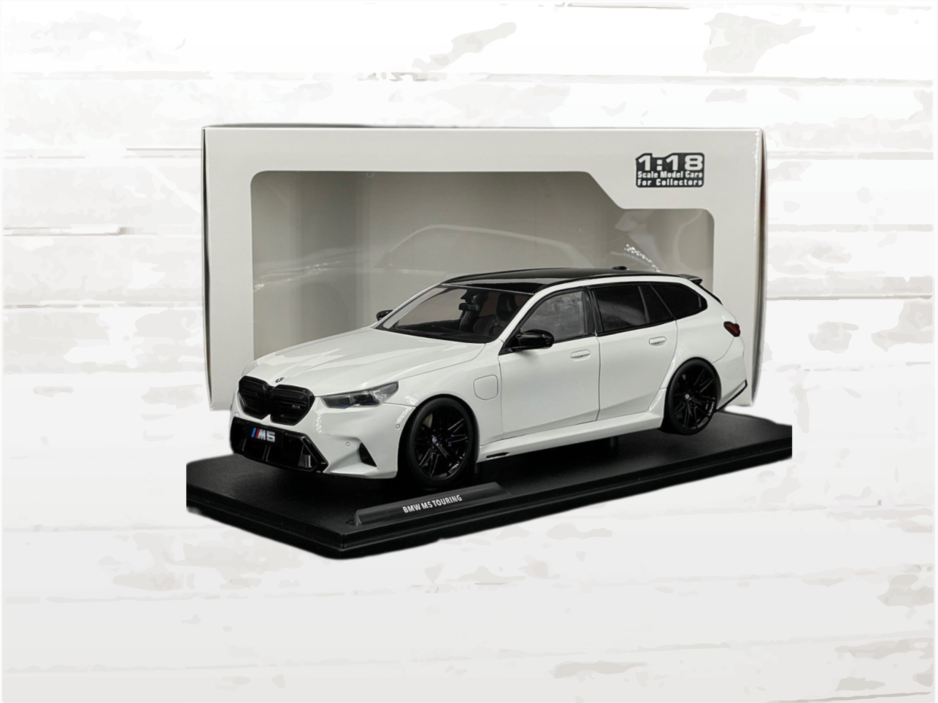 BMW M5 Touring G99 Alpine White 2025 | 1:18 Scale Diecast Model