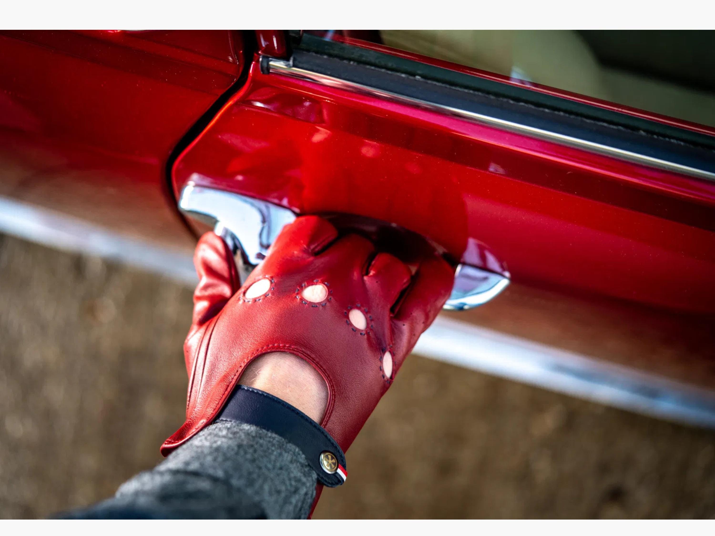 Burgundy Leather Driving Gloves: Sheepskin Classic Car Accessory