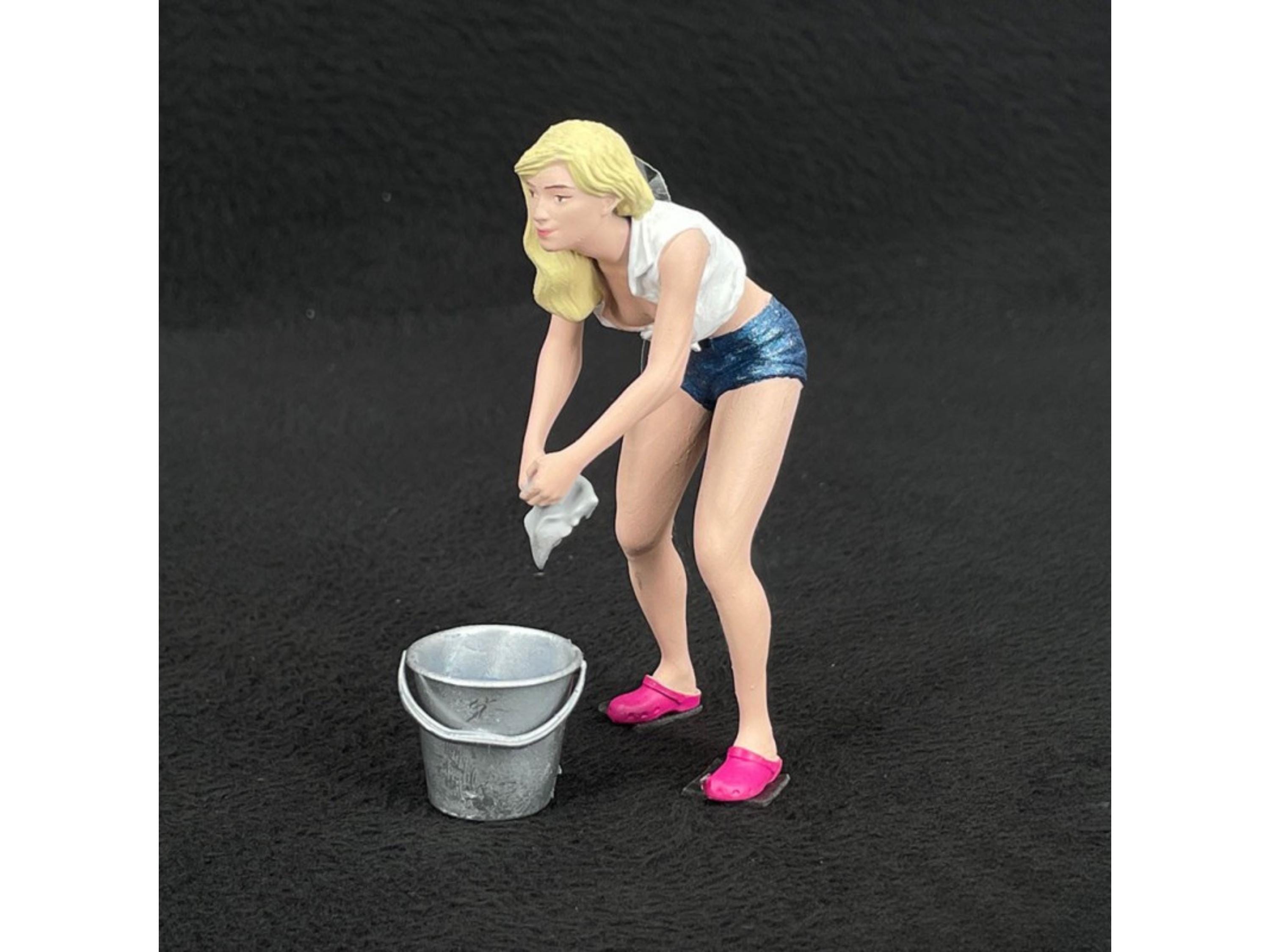 Hand-Painted Resin Car Wash Girl Figurine: 1/18 Scale Diorama
