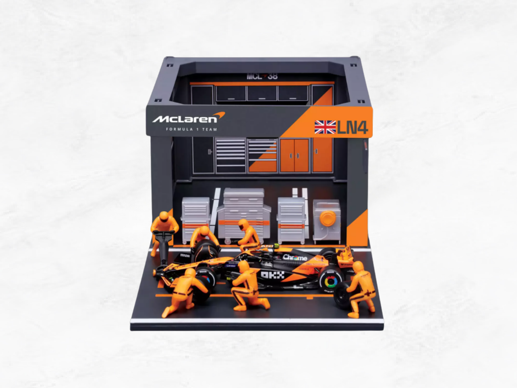 McLaren F1 Lando Norris No.4 Pit Stop Diorama Set 2024 | 1:43 Scale | MCL38