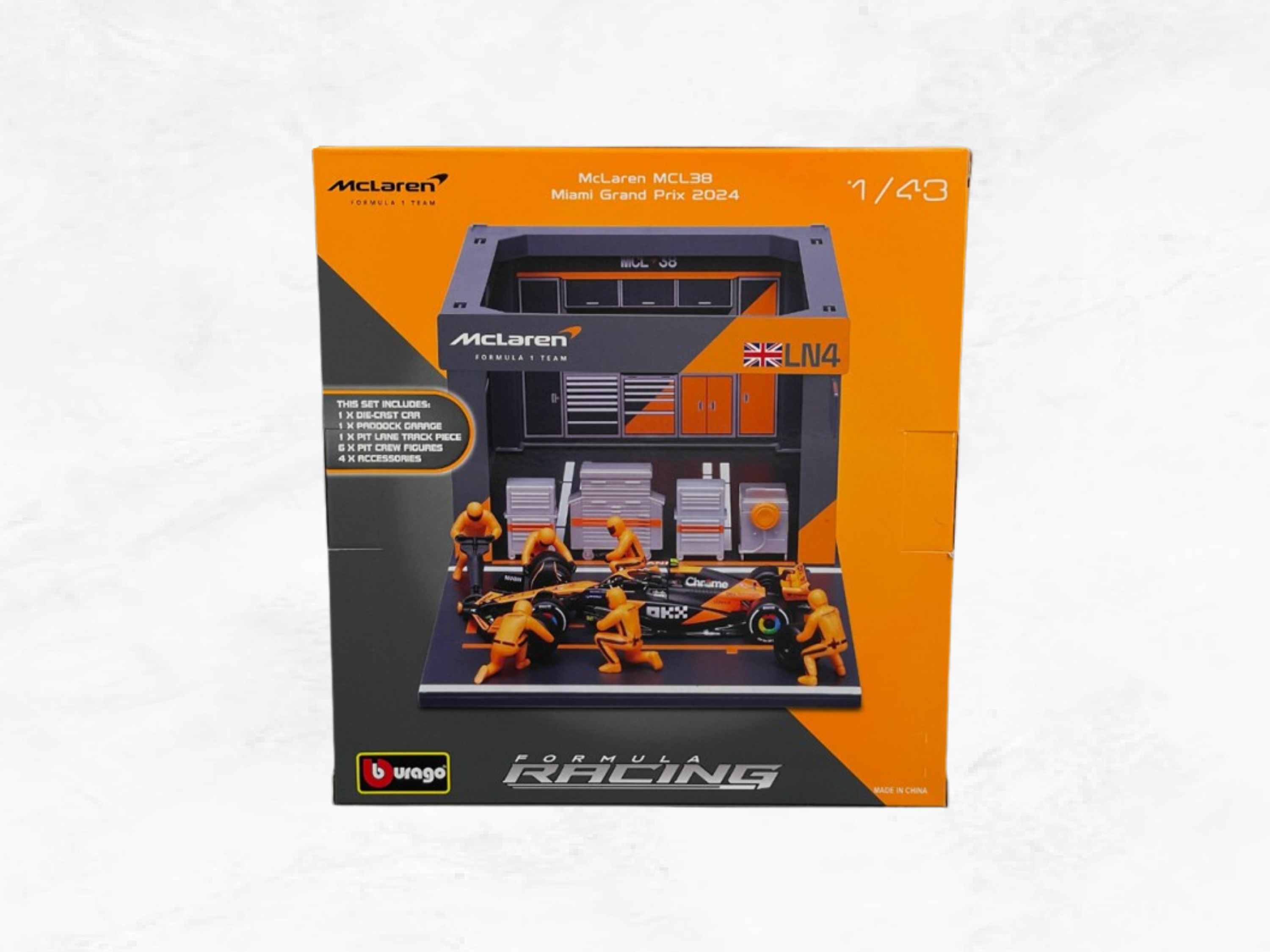 McLaren F1 Lando Norris No.4 Pit Stop Diorama Set 2024 | 1:43 Scale | MCL38