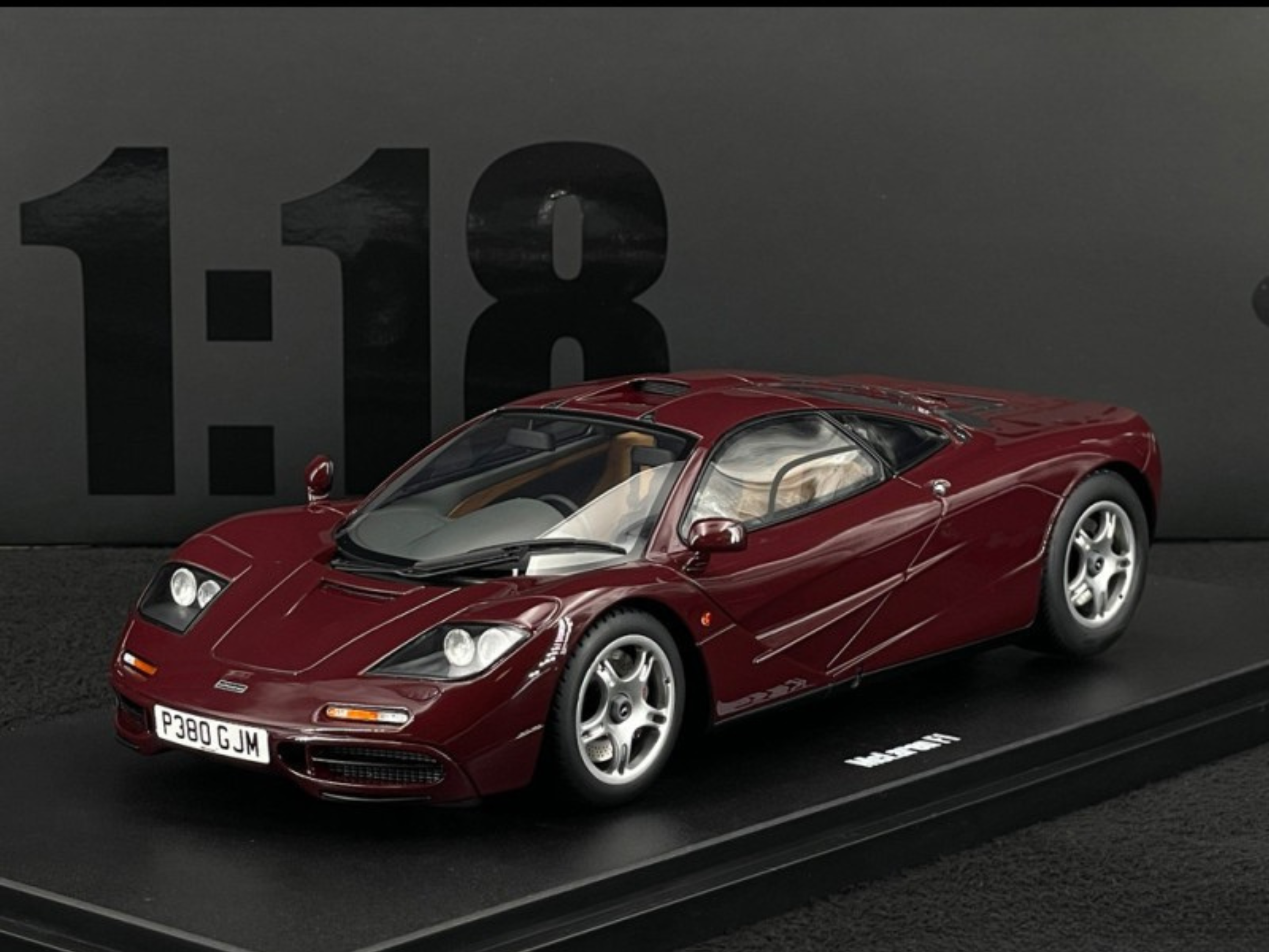 McLaren F1 1992 Burgundy Mr Bean Rowan Atkinson 1:18 Limited Edition